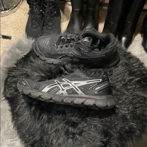 LIKE NEW ASICS black and silver